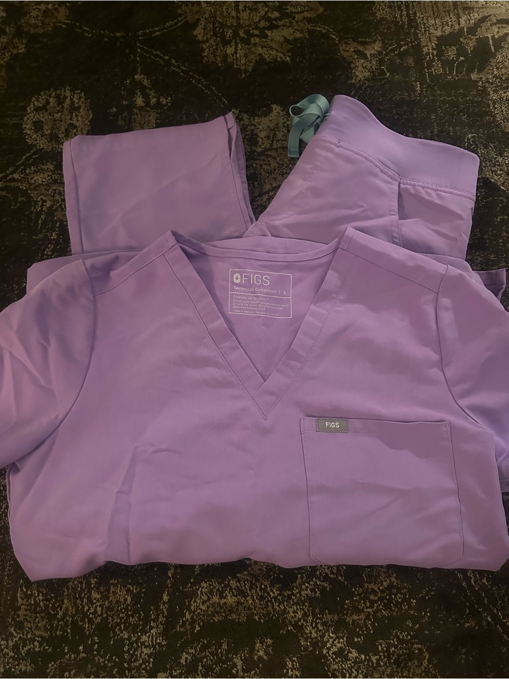 Figs Scrub Set Bundle - Picture 3 of 8
